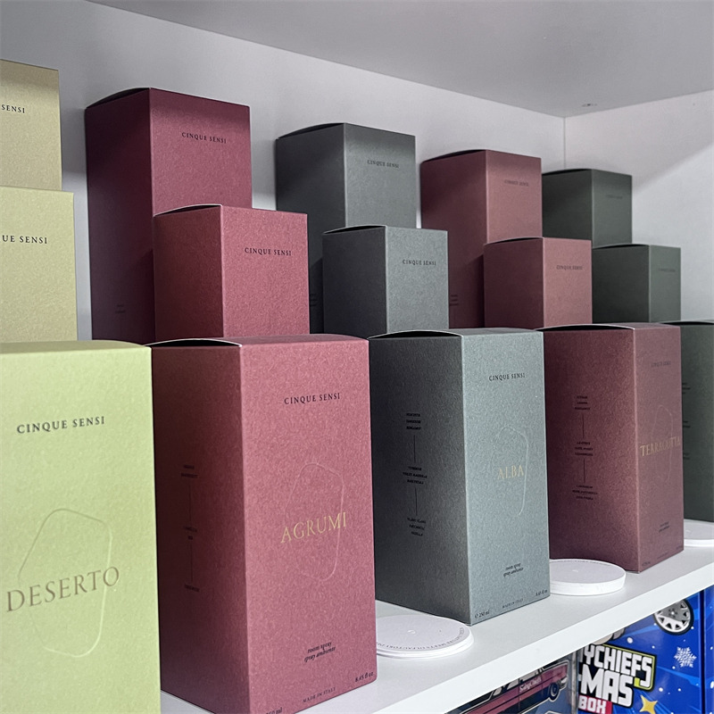 Aroma diffuser box (embossed, hot-stamped gold, matte finish)